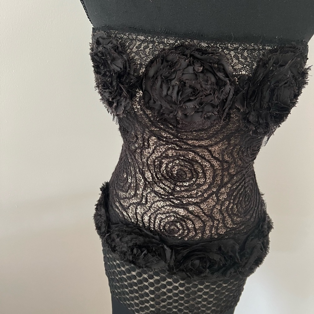 Dress made by designer MARC BOUWER HYBRID - Picture 6 of 17